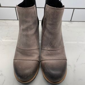 Pull on ankle boot